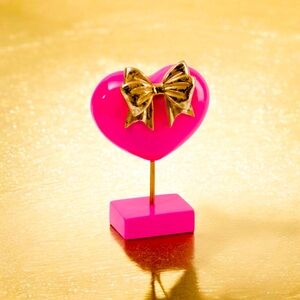 COPY - Valentine heart and bow decor